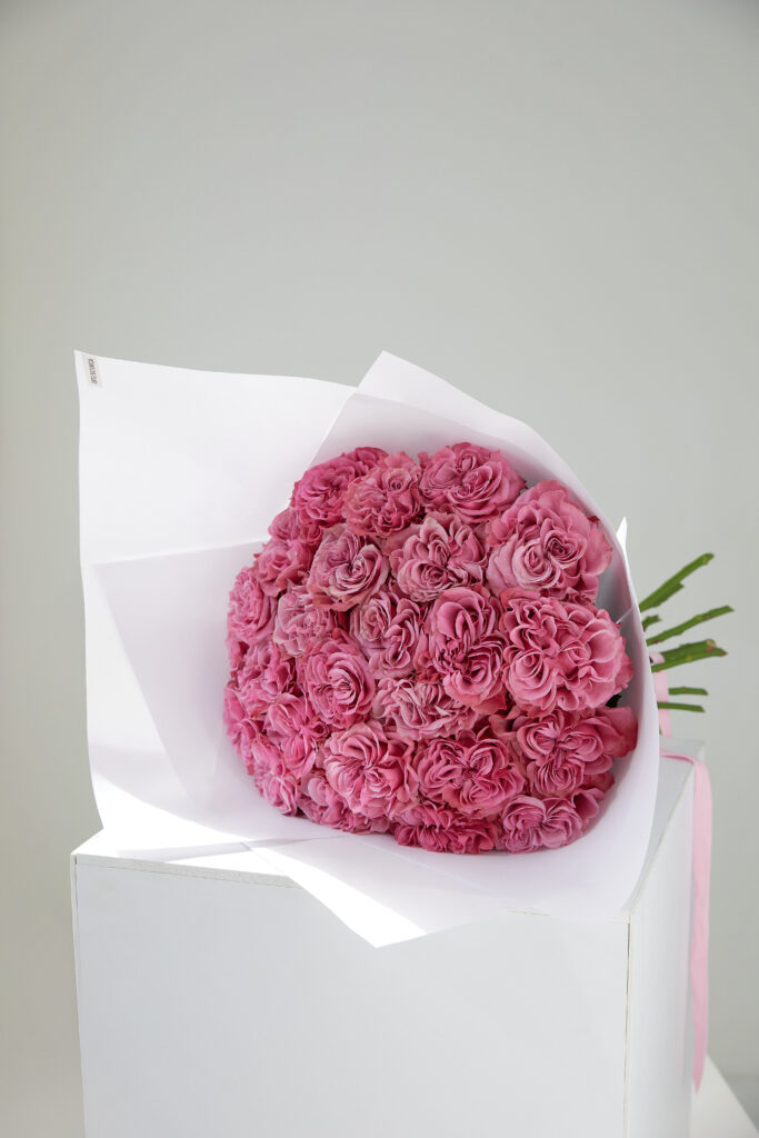 Монобукет из 25 пионовидных роз Кантри Блюз