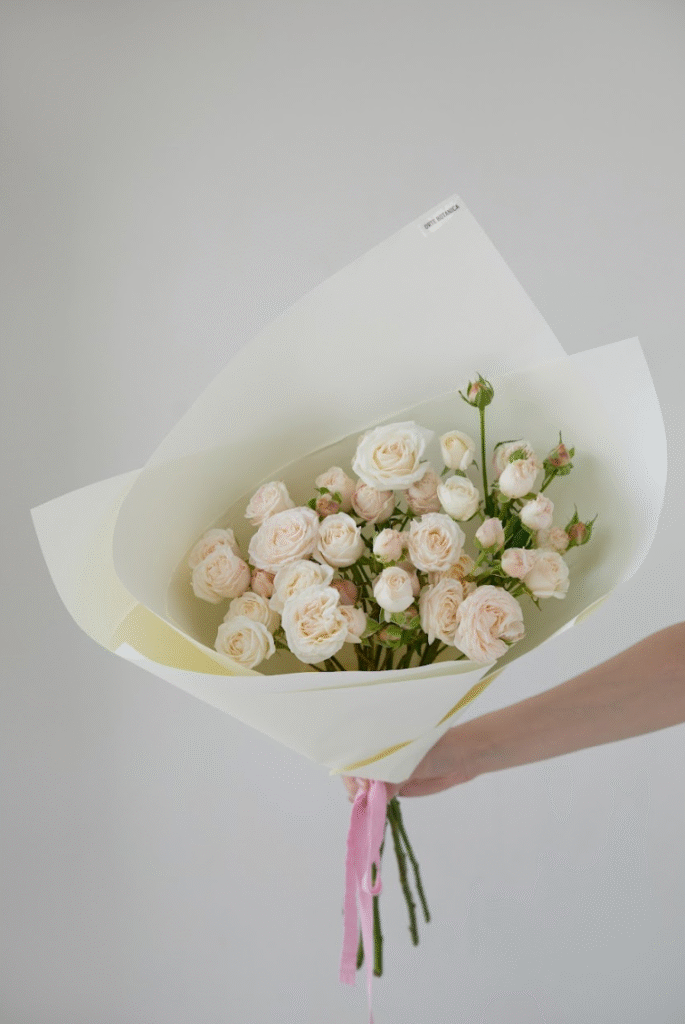 Монобукет из 11 нежных кустовых роз