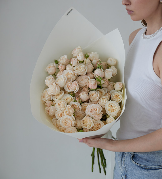 Монобукет из 19 нежных кустовых роз