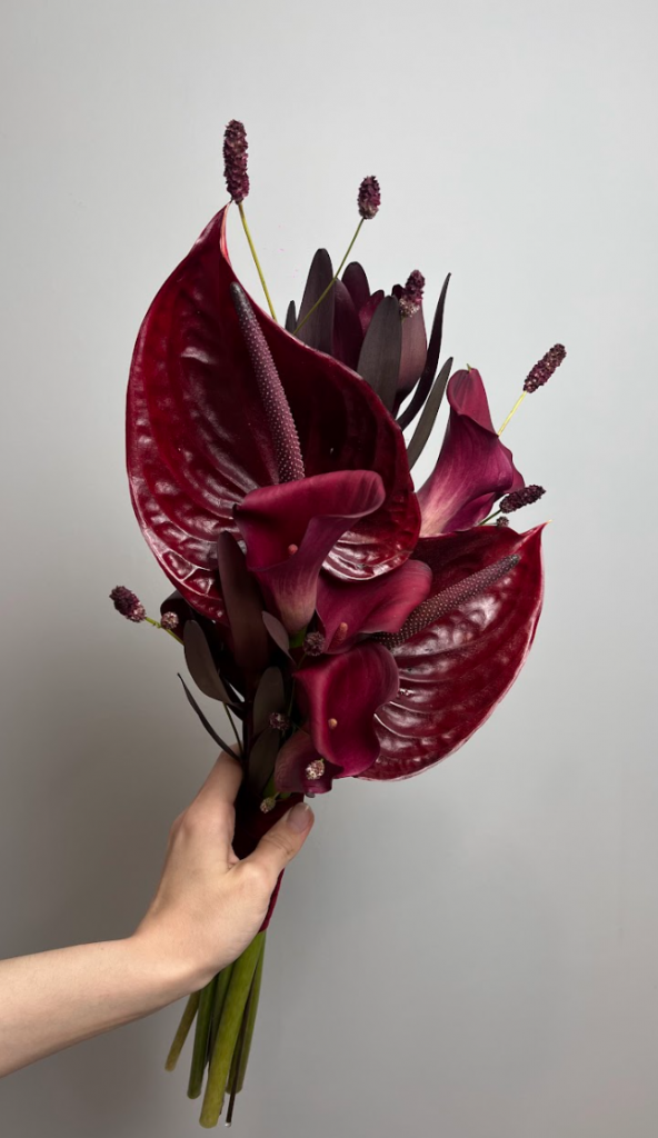 Бордовый букет невесты