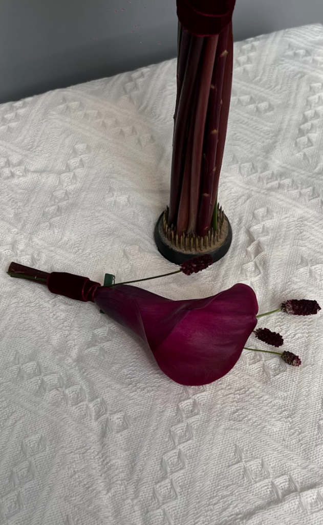 Бордовый букет невесты