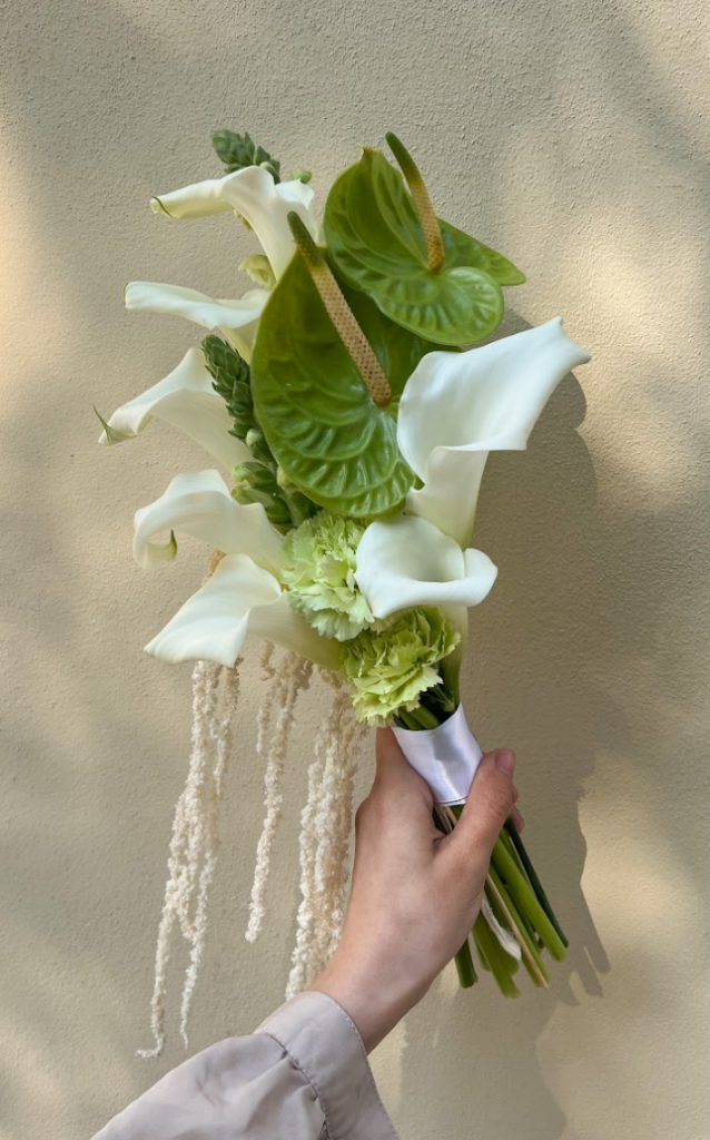 Букет невесты из антуриумов и калл