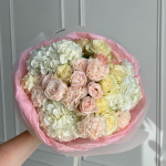 Пышный букет с гортензиями