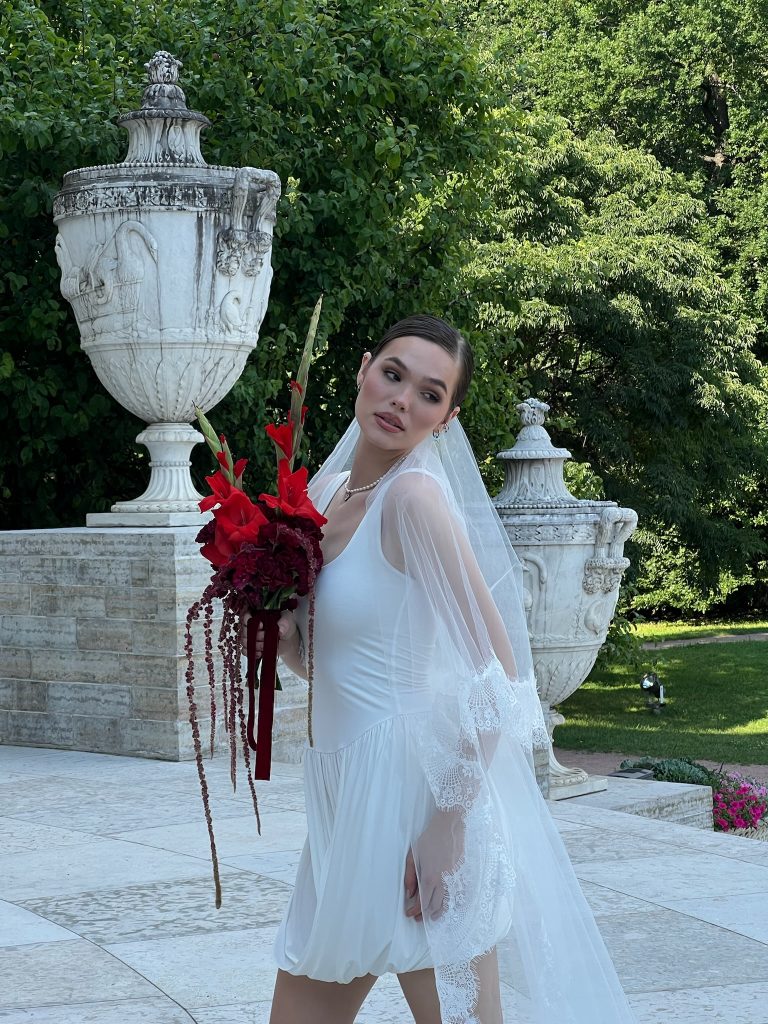 Алый букет невесты