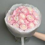 Монобукет из 19 розовых ранункулюсов