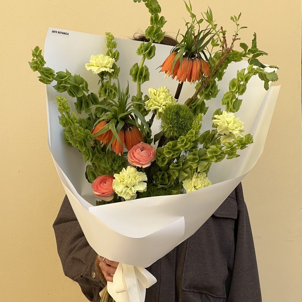 Стильный букет с фриттилярией