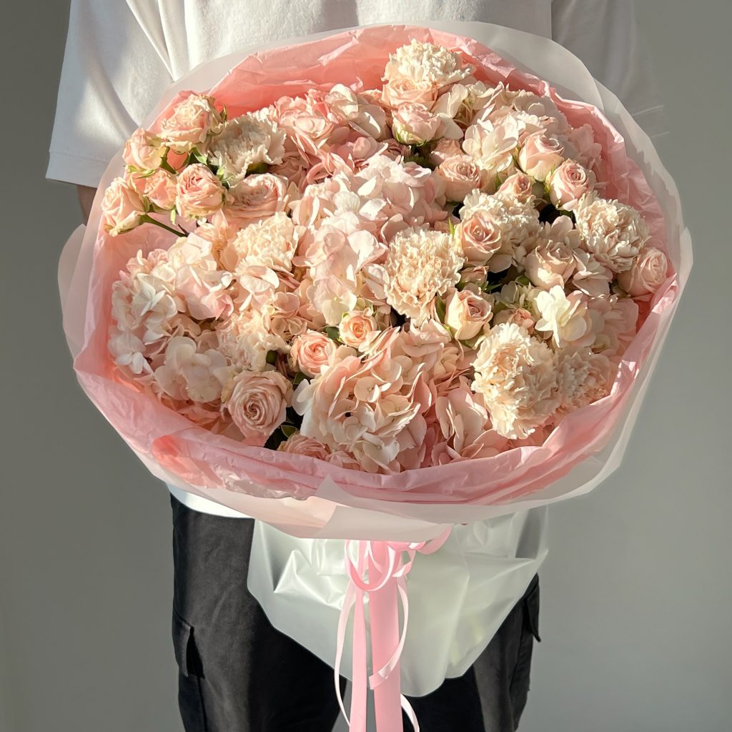 Розовый круглый букет с гортензиями L