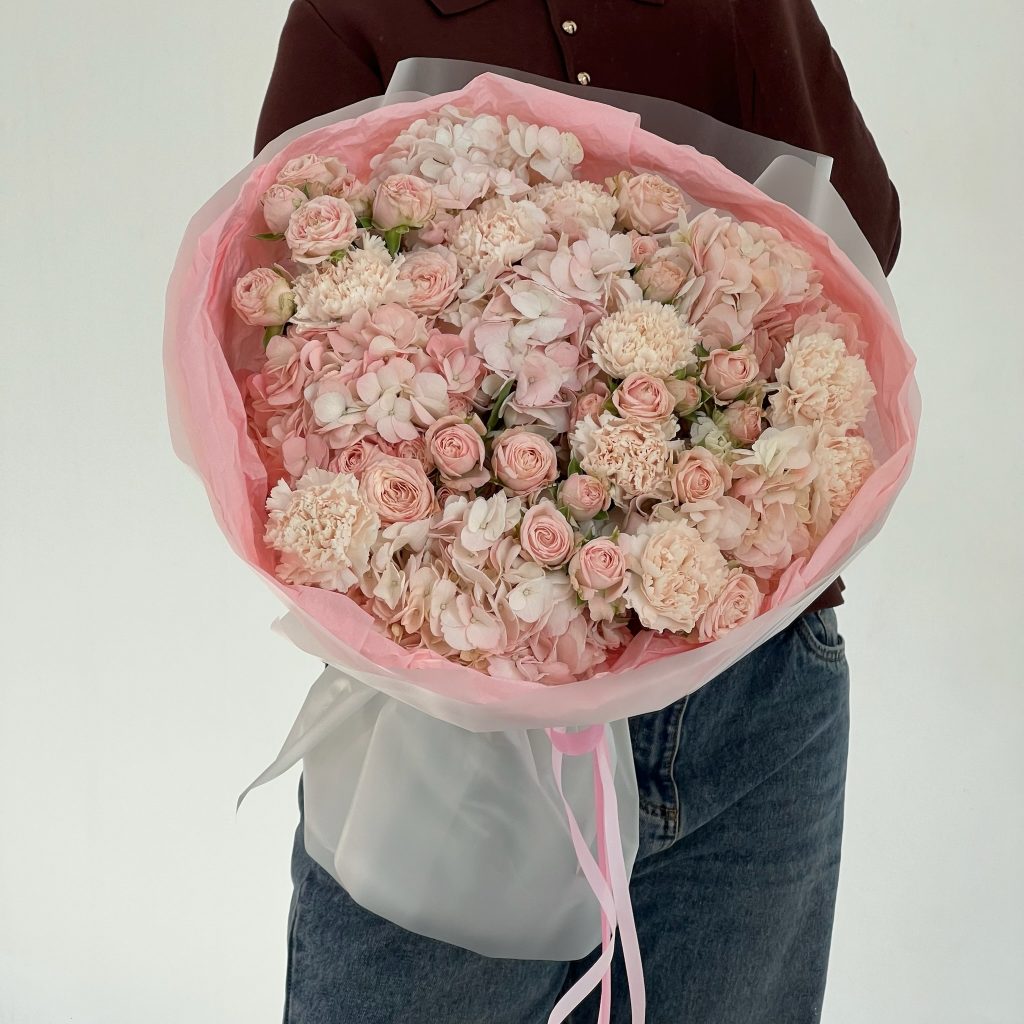 Розовый круглый букет с гортензиями L