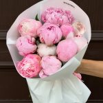 Букет из 11 розовых пионов